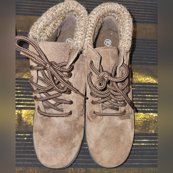 Predictions Leather Collections size 7W wide width Brown Lace Up Ankle Boots - Picture 3 of 10